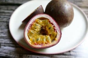 Tout savoir sur le fruit de la passion mûre : bienfaits et utilisations